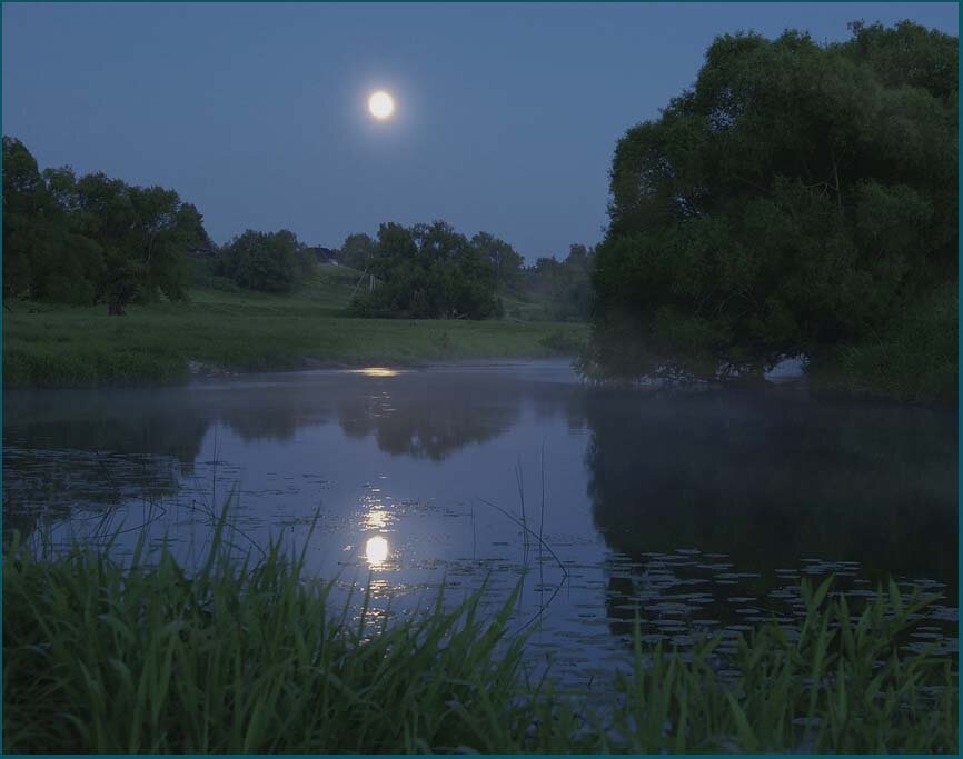 Ночь, июль, течет река...
